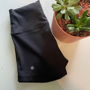 Lululemon wunder train short